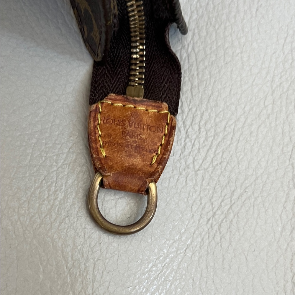 Louis Vuitton Canvas Pouch in Classic Monogram - Picture 7 of 10